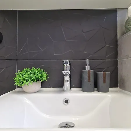 Ella's House Coresi Appartamento