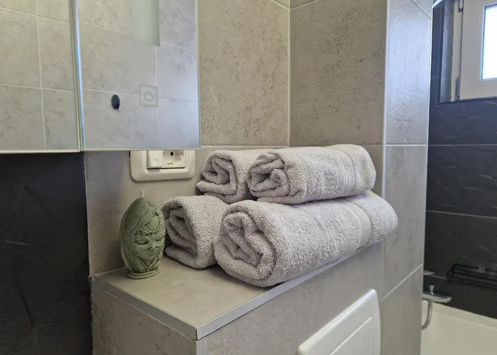 Ella's House Coresi Appartamento *